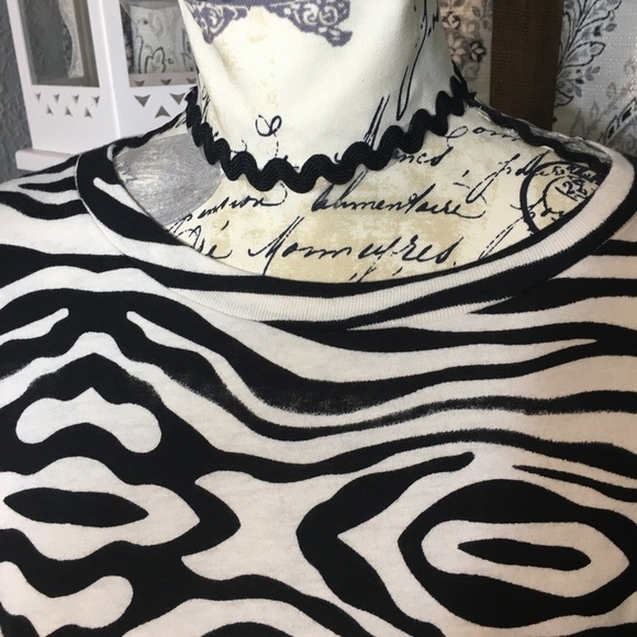 Grayson Threads zebra striped crop top - Picture 4 of 9